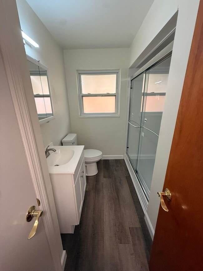 Building Photo - 631 Hampshire Rd