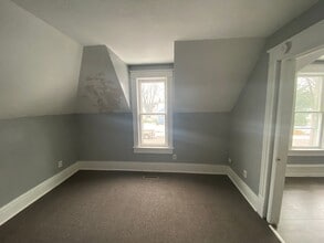 Building Photo - 2 Bedrooms, 1 Bathroom Upper Level Duplex ...