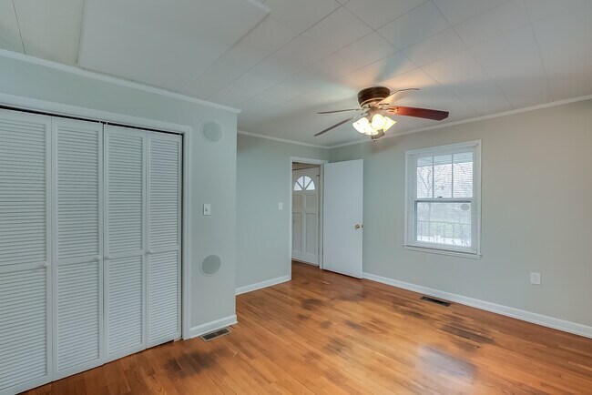 Building Photo - 396 Chilesburg Rd