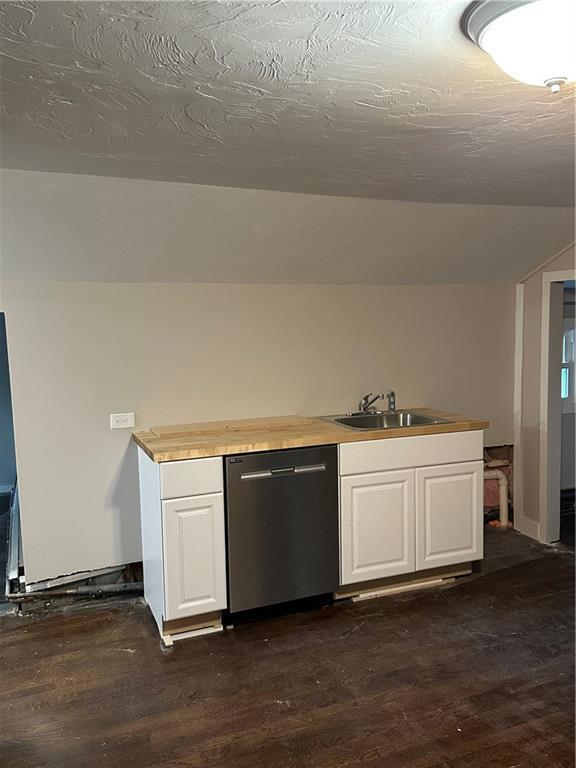 Building Photo - 2 Lake Ct