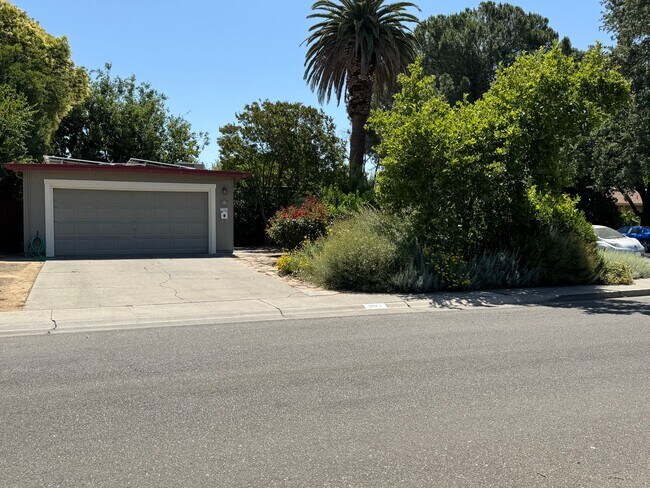 Primary Photo - WELL MAINTAINED SINGLE STORY HOME WITH SOL...