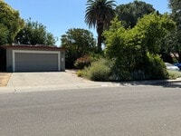 Building Photo - WELL MAINTAINED SINGLE STORY HOME WITH SOLAR PANELS