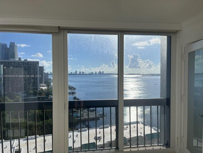 Building Photo - 2333 Brickell Ave