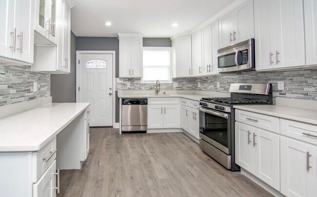 Building Photo - 119 S Conkling St