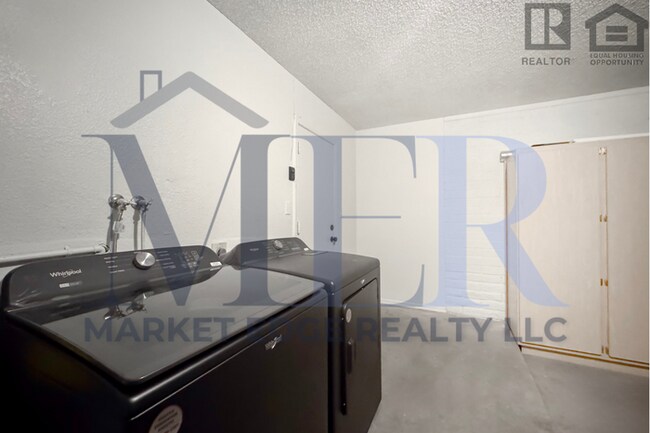 Building Photo - 3Bed/2Bath Home at Union Hills/I-17! $399 ...