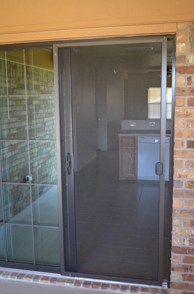 Building Photo - 910 Rebecca Ln