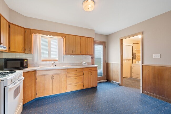 Building Photo - 537-541 N Edgelawn Drive Unit 541