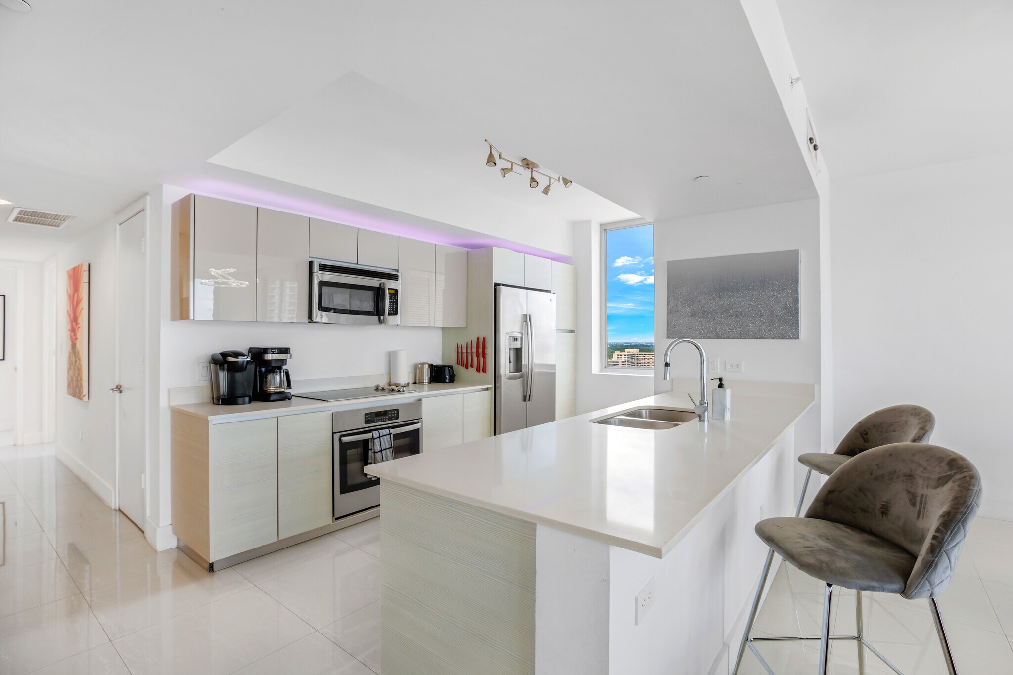 Building Photo - 2600 E Hallandale Beach Blvd