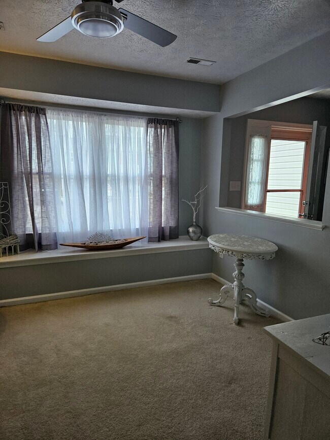 Building Photo - 309 Crestwood Ct