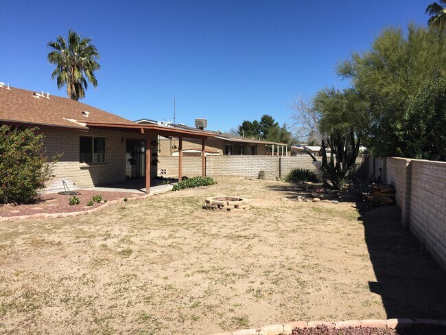 Building Photo - 7840 N Rasmussen Ave