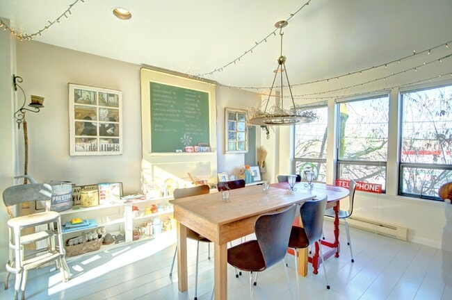 Building Photo - 3Bd/2Ba Montlake Home