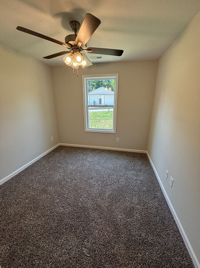 Building Photo - 839 Cumberland Dr
