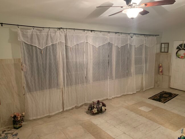 Building Photo - 270 N 1st Ave