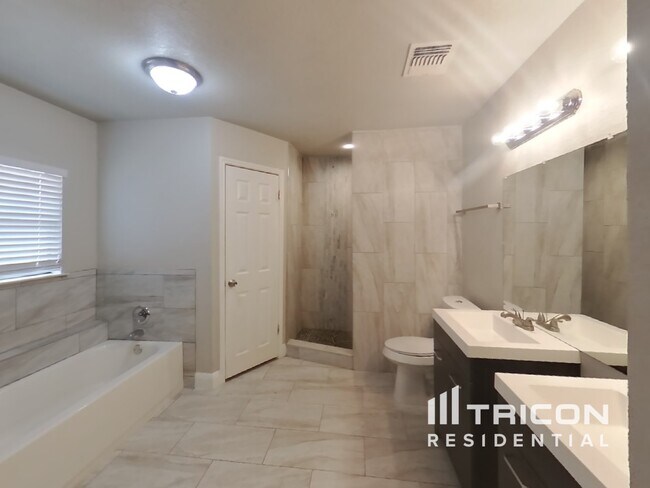 Building Photo - 8755 Ridge Moon Dr