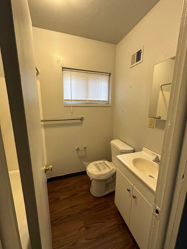 Building Photo - 526 Westinghouse Ave