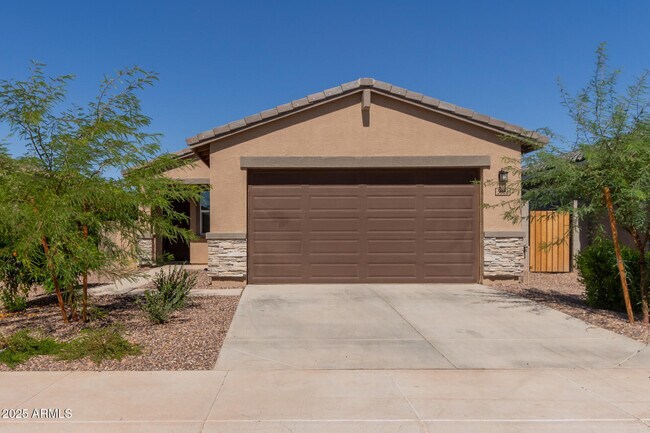 Building Photo - 3022 Hayden Rose Ave