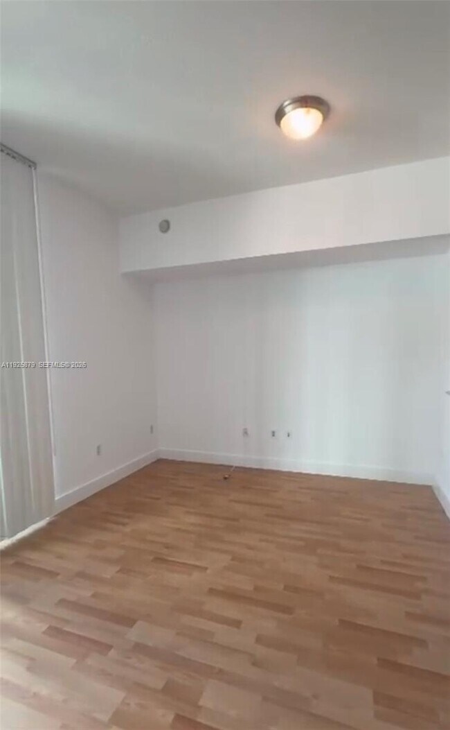 Building Photo - 350 NE 24th St