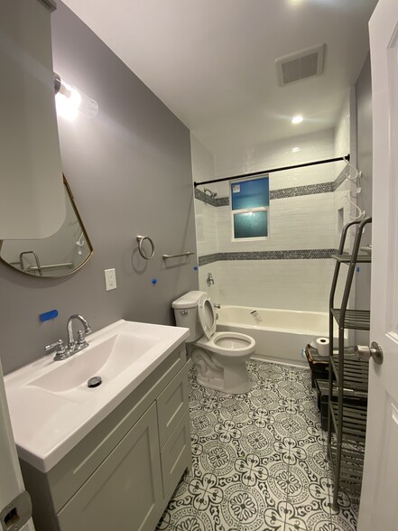 Bathroom - 476 Reims St