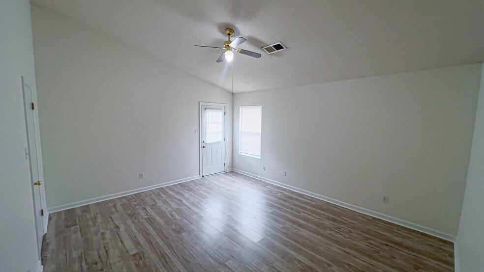 Building Photo - 4721 Waterfront Oak Dr