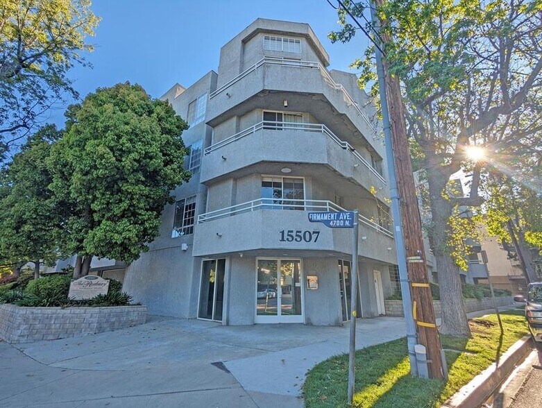 Primary Photo - 15507 Moorpark St