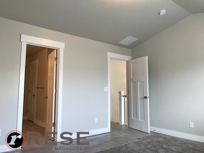 Building Photo - Beautiful Edge Townhome in Bluffdale