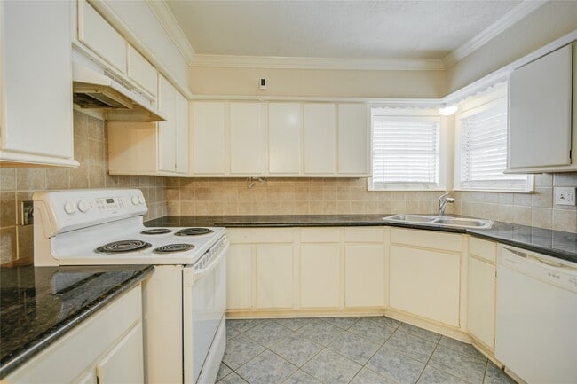 Building Photo - 5902 Hornwood Dr