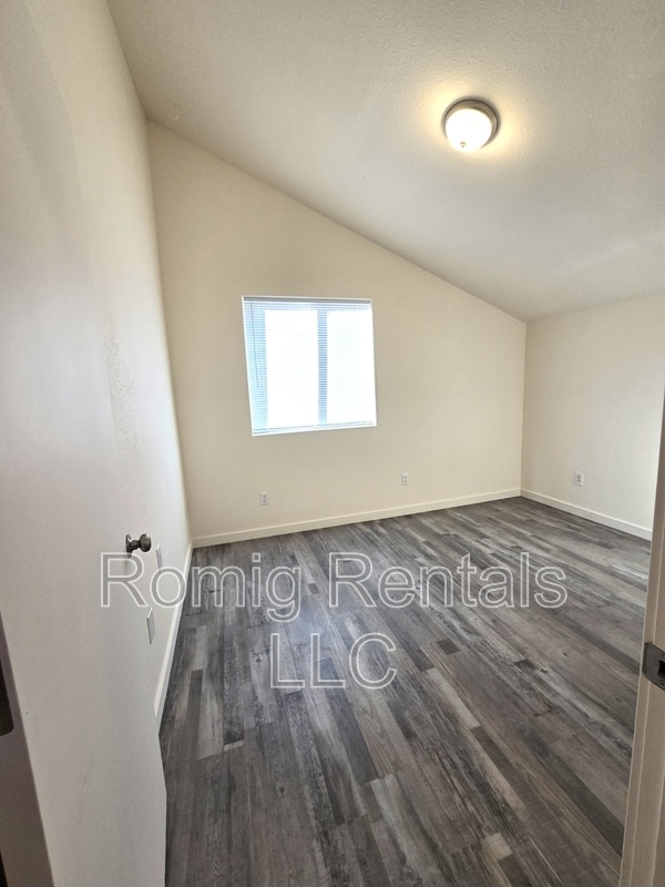 Building Photo - Cent- 1206 B Street