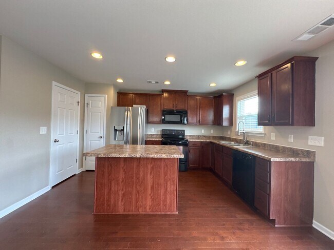 Building Photo - Well-Maintained 4BR Home in Lebanon | Great Location + Natural Light