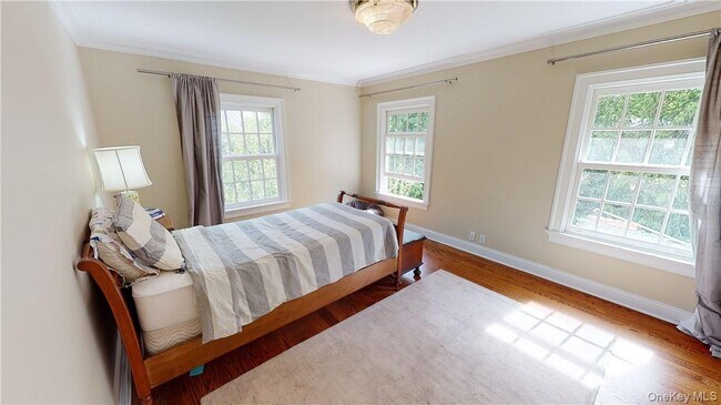 Building Photo - 225 S Barry Ave