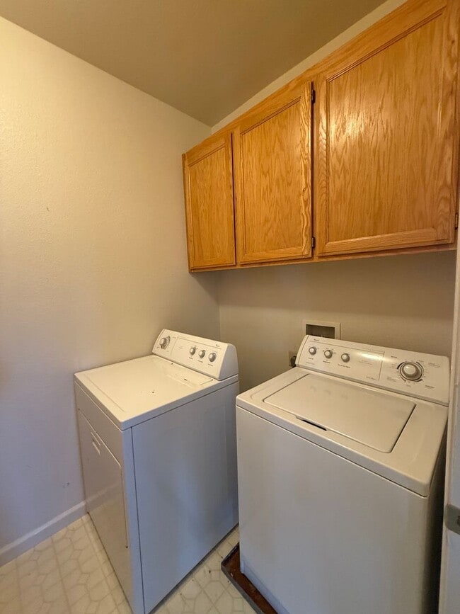 Building Photo - Beautiful 3-Bedroom, 2.5-Bath Home in Wind...