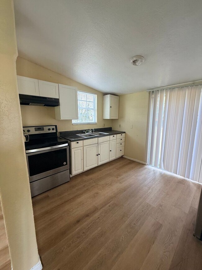 Building Photo - HUGE fenced yard with updated 2 bedroom Home  CALL Sheila to see 407-687-7900