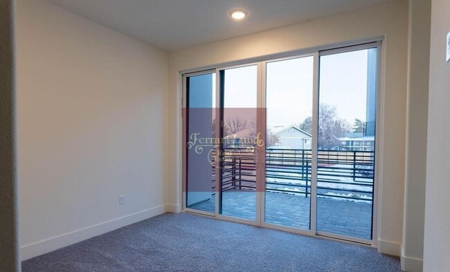 Building Photo - Beautiful Townhome by the Truckee River- K...