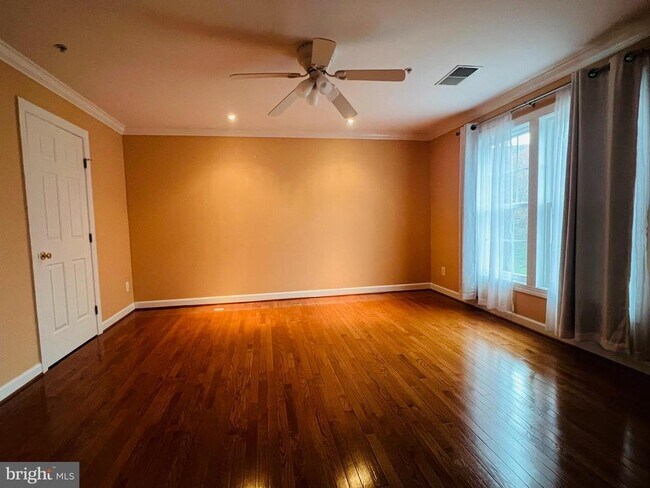 Building Photo - 10631 Sandown Way