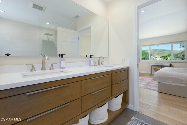 Building Photo - 5557 Adelina Ct