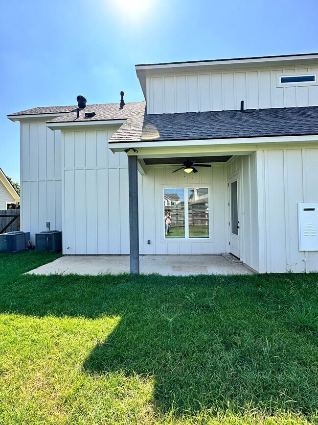 Building Photo - Close to WK Bossier and Barksdale Air Force Base.