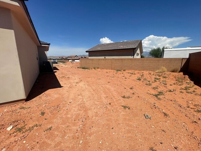 Building Photo - PET FRIENDLY!!! 4 Bedroom Home next to SAND HOLLOW STATE PARK!!