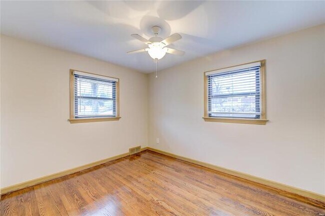 Building Photo - Fantastic 3bd/1.5ba home! Coming soon!