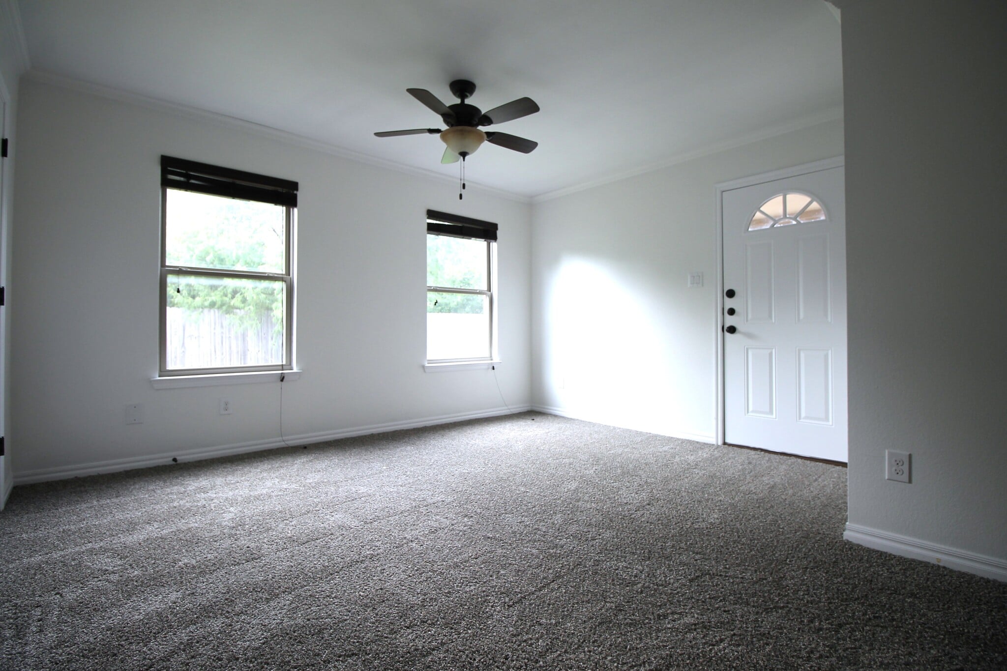 Building Photo - 935 /937 Robineta Ln