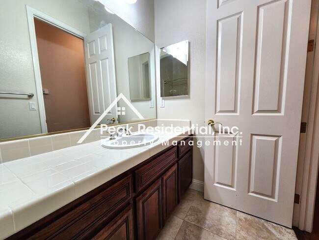 Building Photo - Spacious Folsom 4bd/3ba Home With 3 Car Garage!
