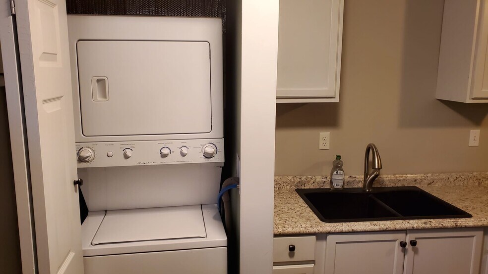 Building Photo - 434 S 199th St