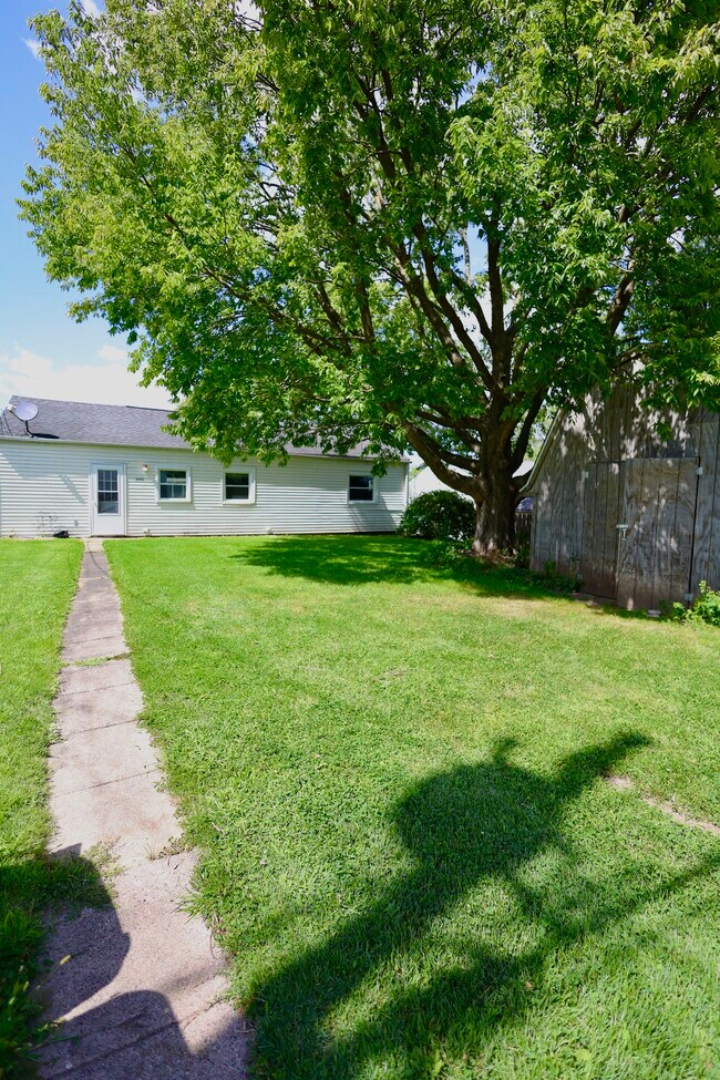 Building Photo - 2851 Fillmore Ln