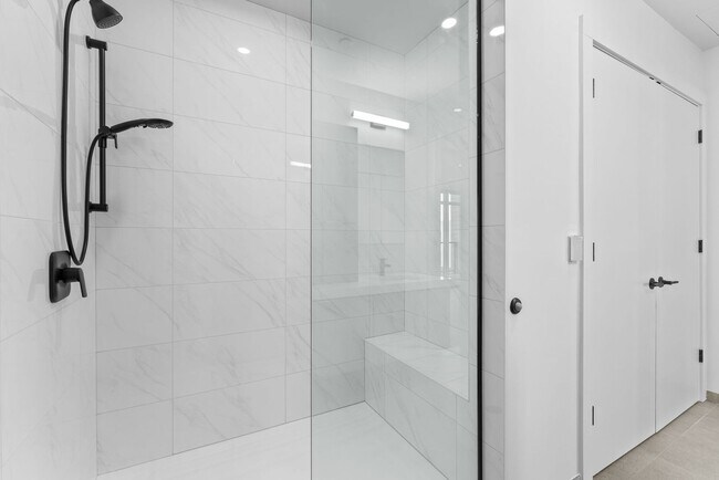Building Photo - Upscale 1BR Apt in Burlington - 5th Floor ...