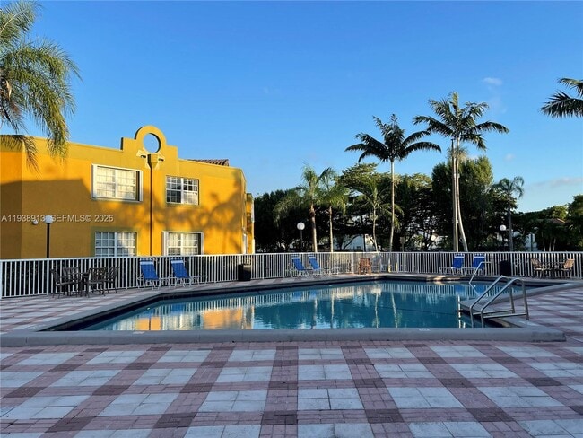 Building Photo - 9711 Fontainebleau Blvd