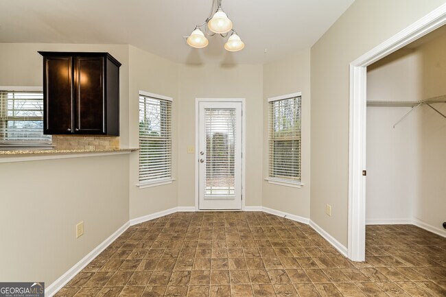 Building Photo - 633 Stevens Pl
