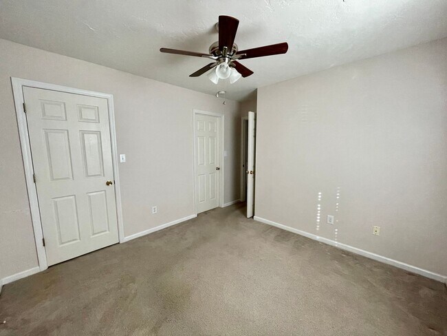 Building Photo - 417 Regency Park Drive