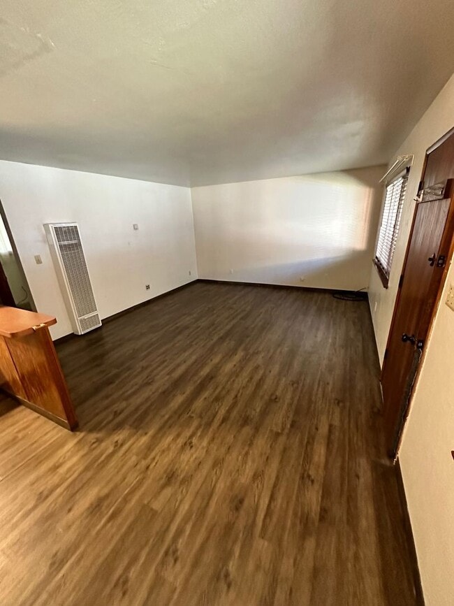 Building Photo - 1BR Apartment available for a long term, n...
