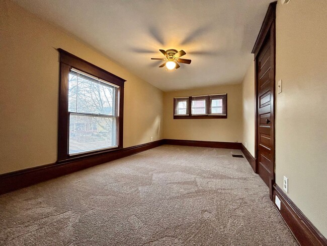 Building Photo - 2 Bedroom 2 Bath Home in Eastown!