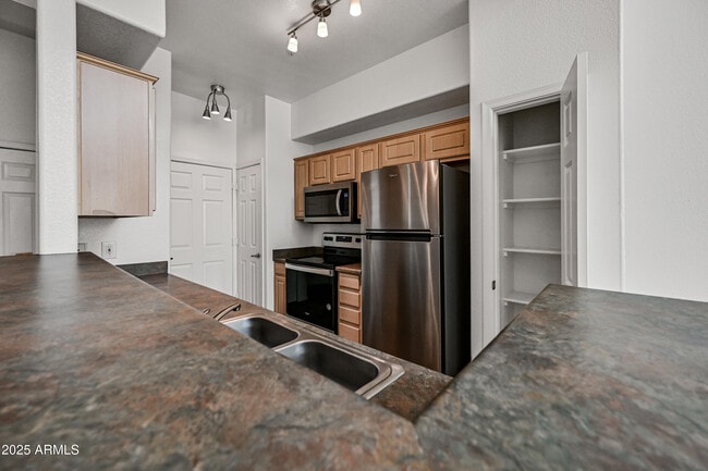 Building Photo - 435 W Rio Salado Pkwy