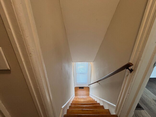 Building Photo - Single Family Home In The Park Ave Neighborhood!