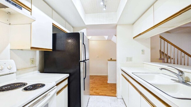 Building Photo - 9479 Tara Cay Ct